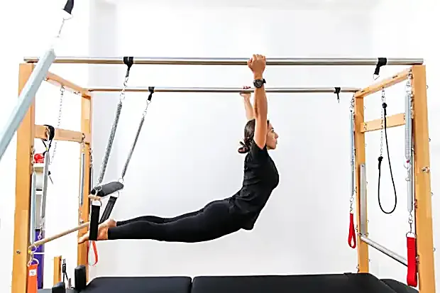 Άσκηση σε Cadillac Pilates στο στούντιο του Σώματος Τέχνη, Θεσσαλονίκη